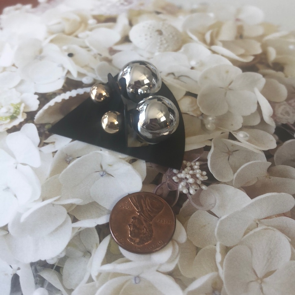 Beautiful silver and gold ball studded earrings - Picture 4 of 4